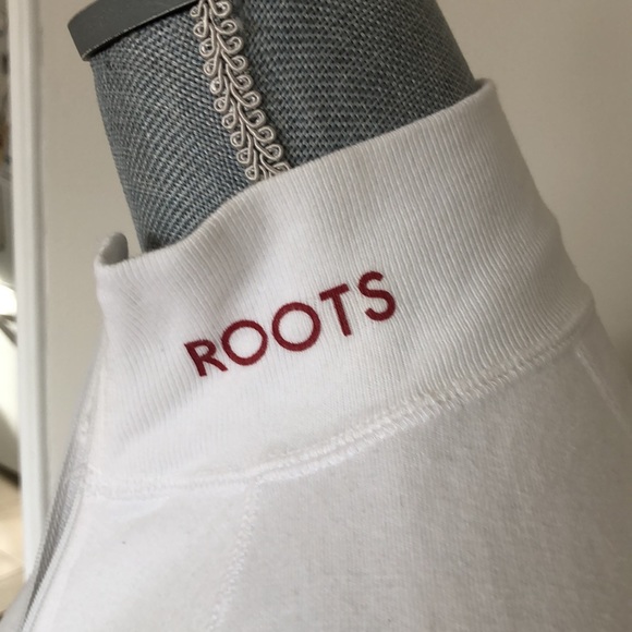 NWOT: Authentic Roots 2004 Winter Olympics Team Canada Sweater. Size small. - Picture 3 of 8